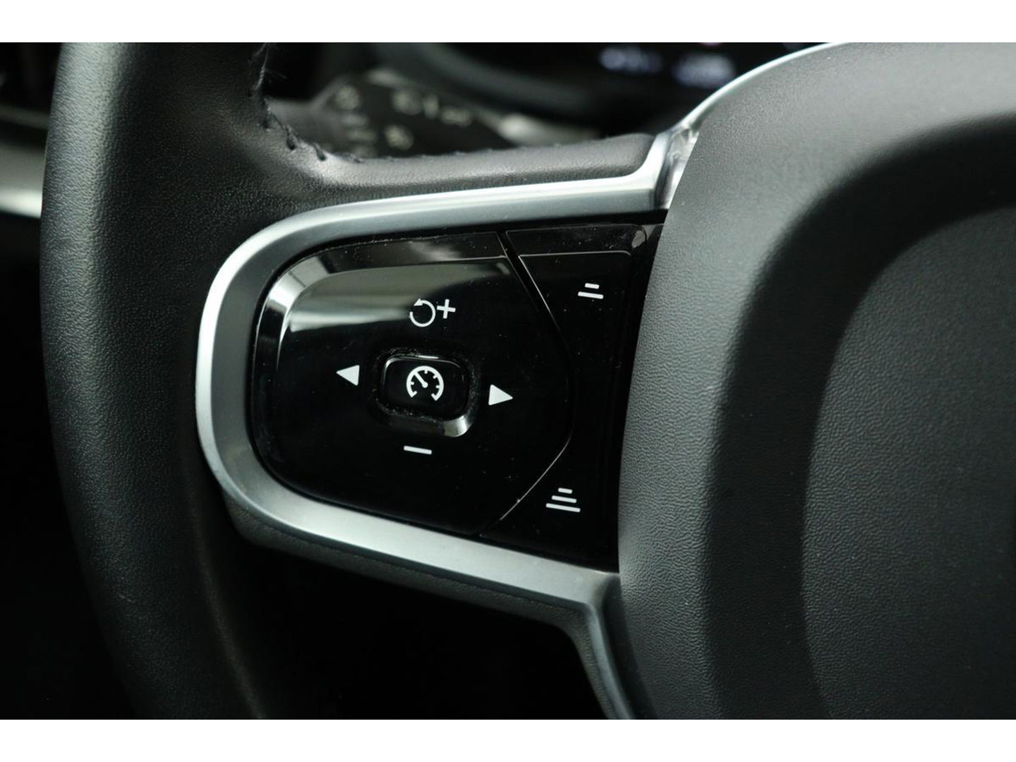 Volvo V60 2.0 T4 Inscription | Leder | Stoelverwarming | Carplay | Camera | Memory | Navigatie | Full LED | Dodehoek detectie | Verwarmde voorruit