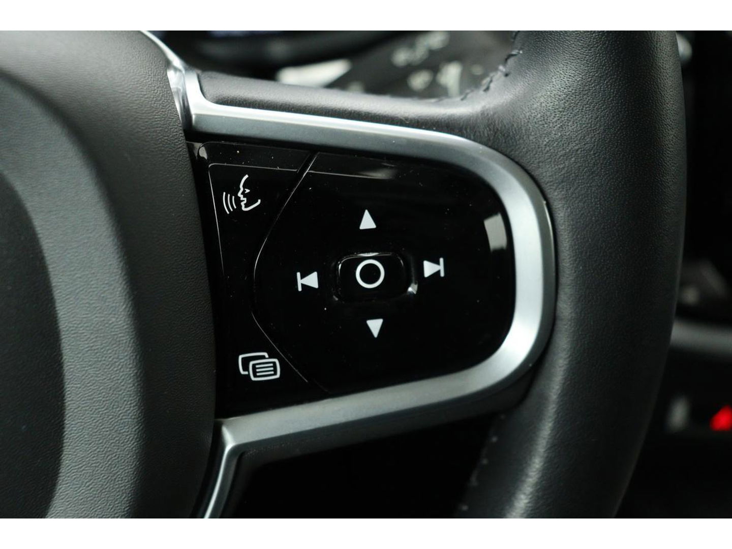 Volvo V60 2.0 T4 Inscription | Leder | Stoelverwarming | Carplay | Camera | Memory | Navigatie | Full LED | Dodehoek detectie | Verwarmde voorruit