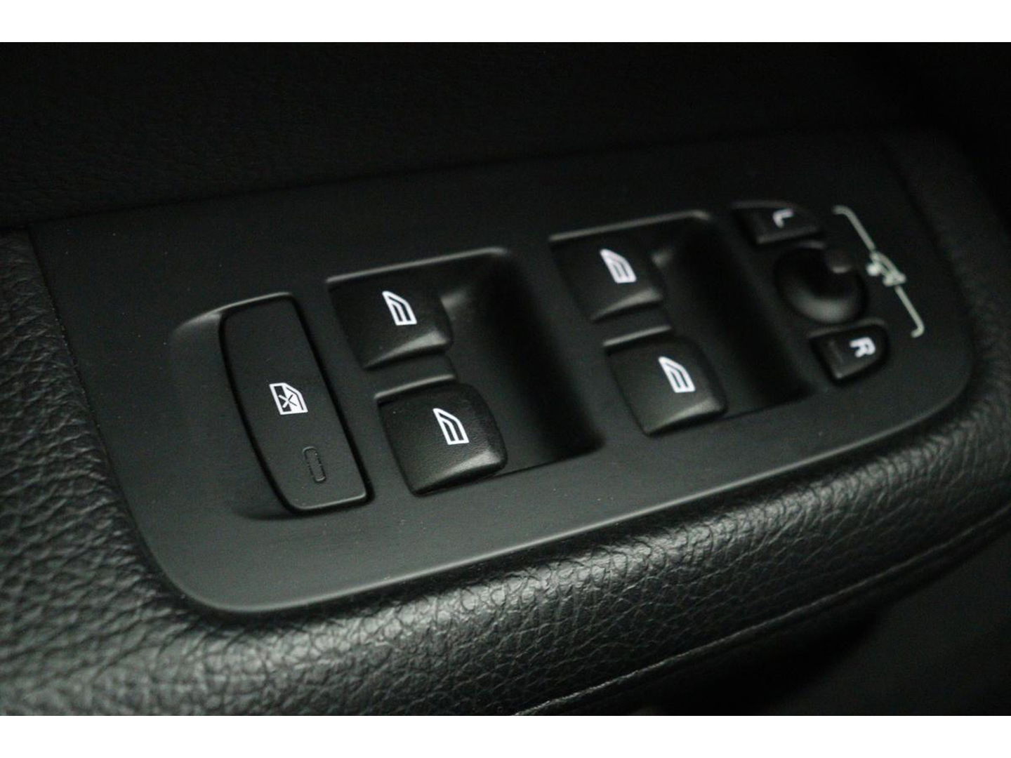 Volvo V60 2.0 T4 Inscription | Leder | Stoelverwarming | Carplay | Camera | Memory | Navigatie | Full LED | Dodehoek detectie | Verwarmde voorruit