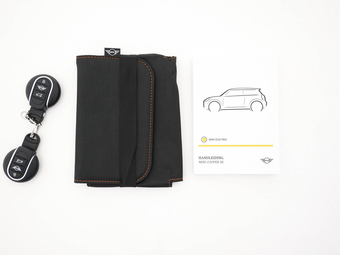 MINI Mini Electric Classic Premium Plus-Pack 33 kWh [ 3-Fase ] (INCL-BTW) Aut. *PANO | FULL-LEATHER | FULL-LED | HARMAN/KARDON-AUDIO | KEYLESS | CAMERA | SPORT-SEATS | NAVI-FULLMAP  | ECC | AMBIENT-LIGHT | DAB | DIGI-COCKPIT | PDC | 17"ALU*