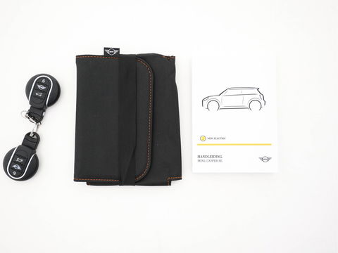 MINI Mini Electric Classic Premium Plus-Pack 33 kWh [ 3-Fase ] (INCL-BTW) Aut. *PANO | FULL-LEATHER | FULL-LED | HARMAN/KARDON-AUDIO | KEYLESS | CAMERA | SPORT-SEATS | NAVI-FULLMAP  | ECC | AMBIENT-LIGHT | DAB | DIGI-COCKPIT | PDC | 17"ALU*