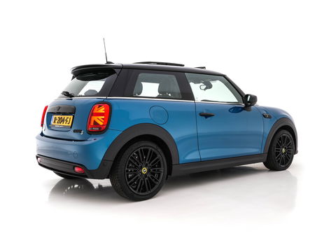 MINI Mini Electric Classic Premium Plus-Pack 33 kWh [ 3-Fase ] (INCL-BTW) Aut. *PANO | FULL-LEATHER | FULL-LED | HARMAN/KARDON-AUDIO | KEYLESS | CAMERA | SPORT-SEATS | NAVI-FULLMAP  | ECC | AMBIENT-LIGHT | DAB | DIGI-COCKPIT | PDC | 17"ALU*