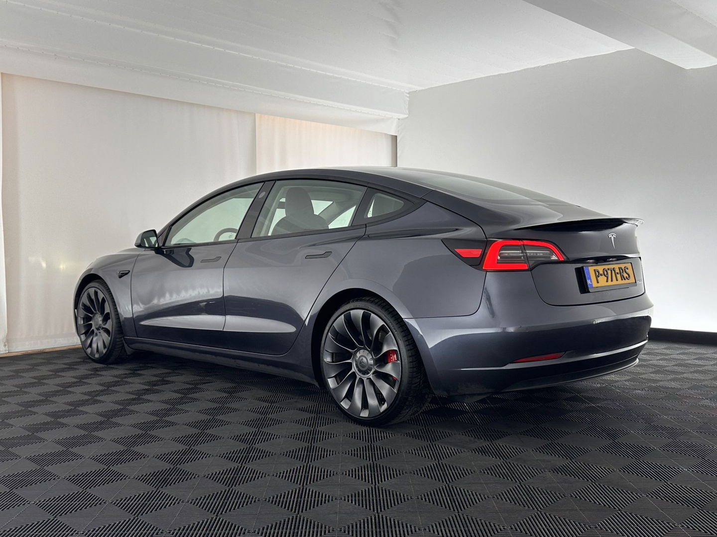 Tesla Model 3 Performance AWD 75 kWh  [ 3-Fase ] (INCL-BTW) Aut. *HEATPUMP | PANO | AUTO-PILOT | NAPPA-LEATHER | KEYLESS | FULL-LED | MEMORY-PACK | SURROUND-VIEW | DAB | DIGI-COCKPIT | LANE-ASSIST | COMFORT-SEATS | 20"ALU*