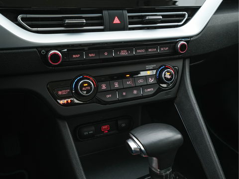 Kia Niro 1.6 GDi Hybrid DynamicLine (INCL-BTW) Aut. *NAVI-FULLMAP | KEYLESS | ADAPTIVE-CRUISE | 1/2-LEATHER | CAMERA | ECC | PDC | LANE-ASSIST | COMFORT-SEATS  | SHIFT-PADDLES | CARPLAY | TOWBAR | 16"ALU*