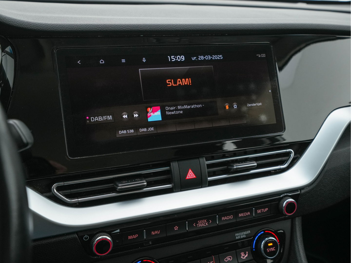 Kia Niro 1.6 GDi Hybrid DynamicLine (INCL-BTW) Aut. *NAVI-FULLMAP | KEYLESS | ADAPTIVE-CRUISE | 1/2-LEATHER | CAMERA | ECC | PDC | LANE-ASSIST | COMFORT-SEATS  | SHIFT-PADDLES | CARPLAY | TOWBAR | 16"ALU*