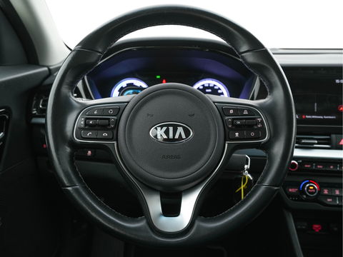 Kia Niro 1.6 GDi Hybrid DynamicLine (INCL-BTW) Aut. *NAVI-FULLMAP | KEYLESS | ADAPTIVE-CRUISE | 1/2-LEATHER | CAMERA | ECC | PDC | LANE-ASSIST | COMFORT-SEATS  | SHIFT-PADDLES | CARPLAY | TOWBAR | 16"ALU*
