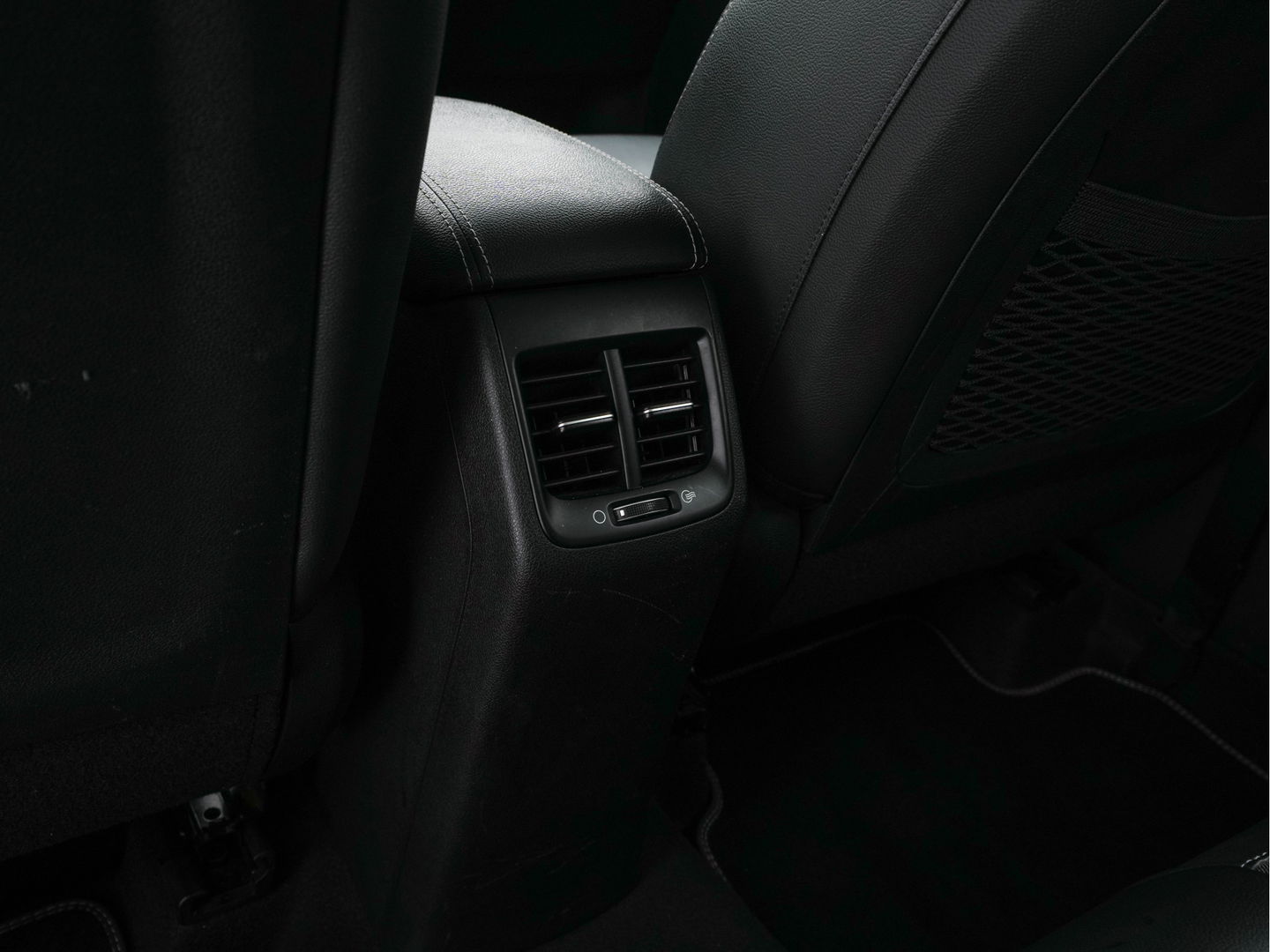 Kia Niro 1.6 GDi Hybrid DynamicLine (INCL-BTW) Aut. *NAVI-FULLMAP | KEYLESS | ADAPTIVE-CRUISE | 1/2-LEATHER | CAMERA | ECC | PDC | LANE-ASSIST | COMFORT-SEATS  | SHIFT-PADDLES | CARPLAY | TOWBAR | 16"ALU*