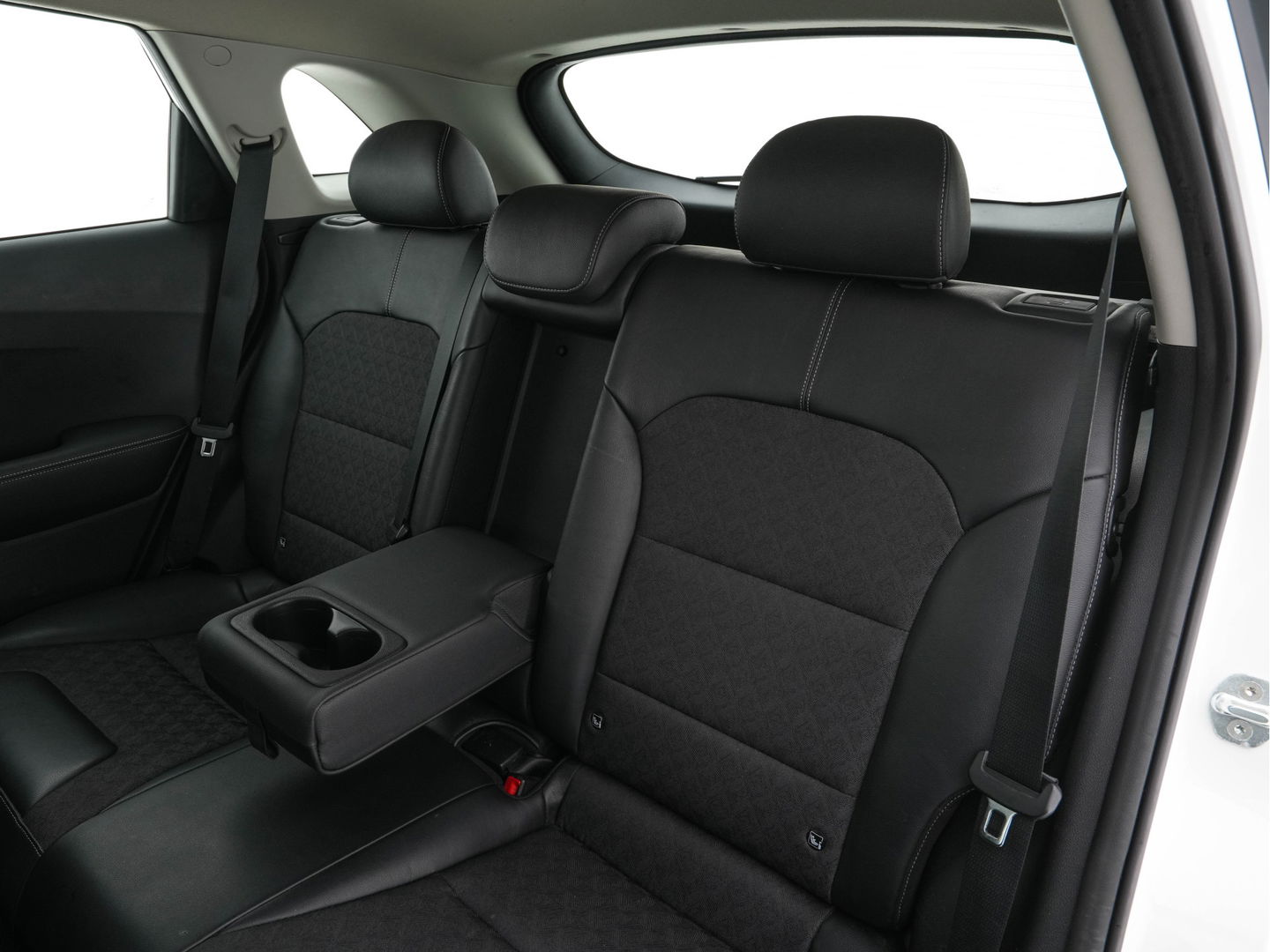 Kia Niro 1.6 GDi Hybrid DynamicLine (INCL-BTW) Aut. *NAVI-FULLMAP | KEYLESS | ADAPTIVE-CRUISE | 1/2-LEATHER | CAMERA | ECC | PDC | LANE-ASSIST | COMFORT-SEATS  | SHIFT-PADDLES | CARPLAY | TOWBAR | 16"ALU*