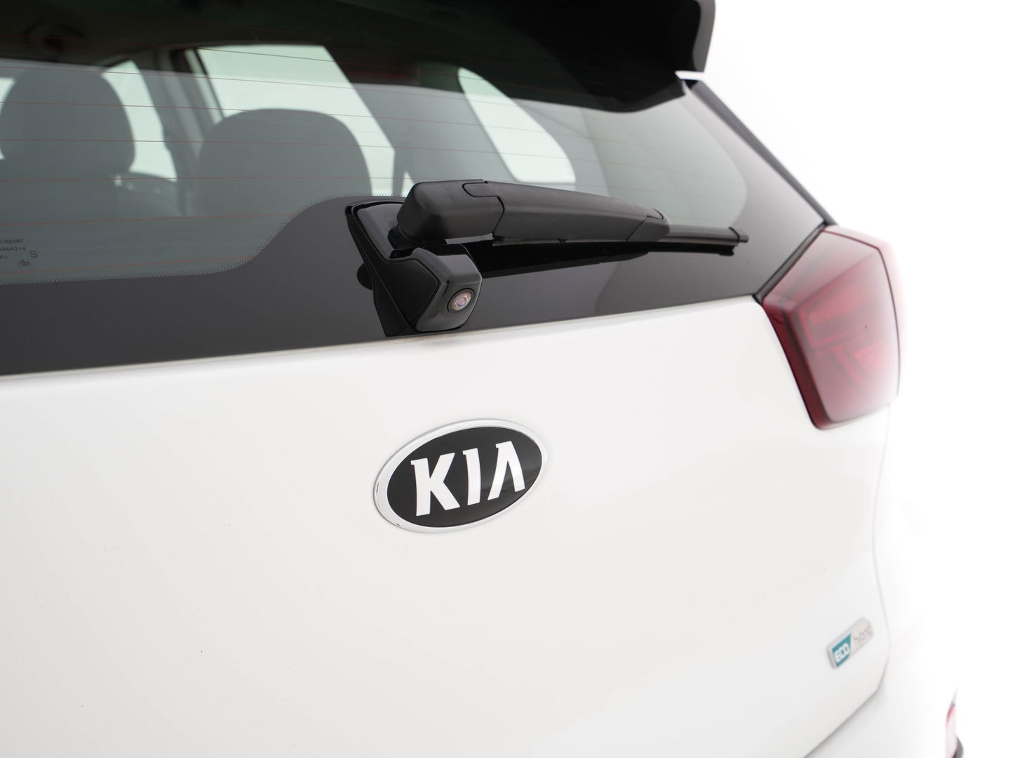 Kia Niro 1.6 GDi Hybrid DynamicLine (INCL-BTW) Aut. *NAVI-FULLMAP | KEYLESS | ADAPTIVE-CRUISE | 1/2-LEATHER | CAMERA | ECC | PDC | LANE-ASSIST | COMFORT-SEATS  | SHIFT-PADDLES | CARPLAY | TOWBAR | 16"ALU*