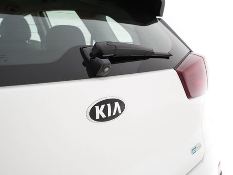 Kia Niro 1.6 GDi Hybrid DynamicLine (INCL-BTW) Aut. *NAVI-FULLMAP | KEYLESS | ADAPTIVE-CRUISE | 1/2-LEATHER | CAMERA | ECC | PDC | LANE-ASSIST | COMFORT-SEATS  | SHIFT-PADDLES | CARPLAY | TOWBAR | 16"ALU*