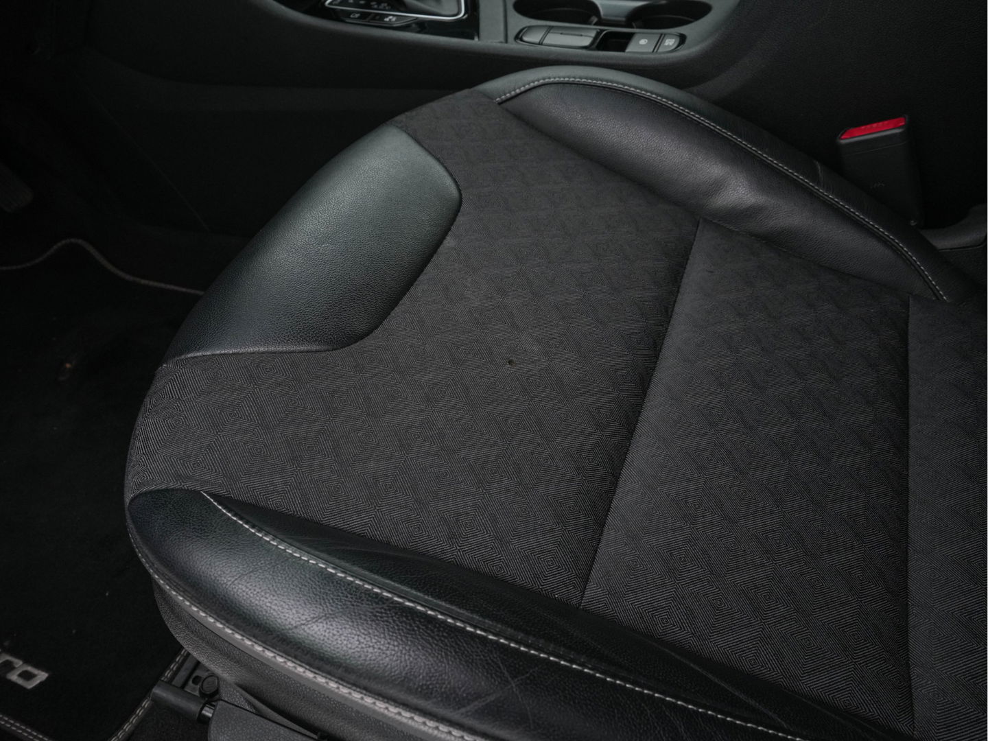 Kia Niro 1.6 GDi Hybrid DynamicLine (INCL-BTW) Aut. *NAVI-FULLMAP | KEYLESS | ADAPTIVE-CRUISE | 1/2-LEATHER | CAMERA | ECC | PDC | LANE-ASSIST | COMFORT-SEATS  | SHIFT-PADDLES | CARPLAY | TOWBAR | 16"ALU*