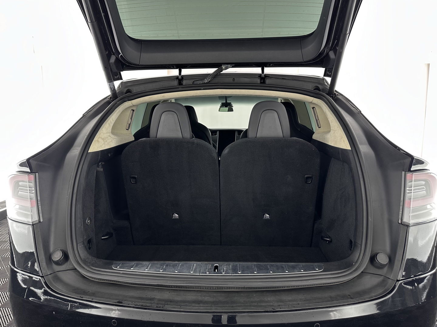 Tesla Model X 100D AWD [ 6-pers ] [ 3-Fase ] Aut. *PANO | AUTO-PILOT | TOWBAR | AIR-SUSPENSION | FULL-LED | NAPPA-SOFT-LEATHER | KEYLESS | APP.CONNECT | CRUISE | DAB | LANE-ASSIST | DIGI-COCKPIT | SURROUND-VIEW | COMFORT-SEATS | 20"ALU*