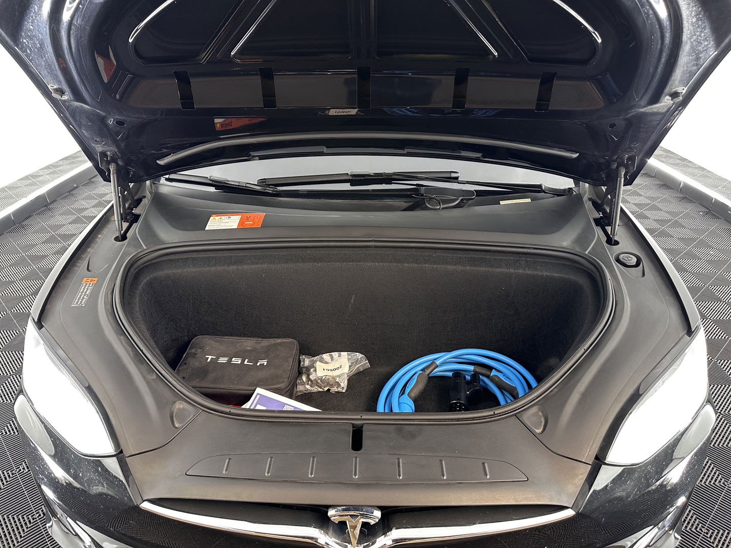 Tesla Model X 100D AWD [ 6-pers ] [ 3-Fase ] Aut. *PANO | AUTO-PILOT | TOWBAR | AIR-SUSPENSION | FULL-LED | NAPPA-SOFT-LEATHER | KEYLESS | APP.CONNECT | CRUISE | DAB | LANE-ASSIST | DIGI-COCKPIT | SURROUND-VIEW | COMFORT-SEATS | 20"ALU*