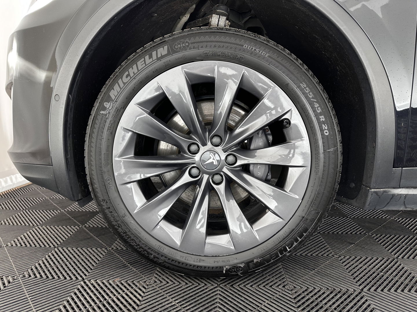 Tesla Model X 100D AWD [ 6-pers ] [ 3-Fase ] Aut. *PANO | AUTO-PILOT | TOWBAR | AIR-SUSPENSION | FULL-LED | NAPPA-SOFT-LEATHER | KEYLESS | APP.CONNECT | CRUISE | DAB | LANE-ASSIST | DIGI-COCKPIT | SURROUND-VIEW | COMFORT-SEATS | 20"ALU*