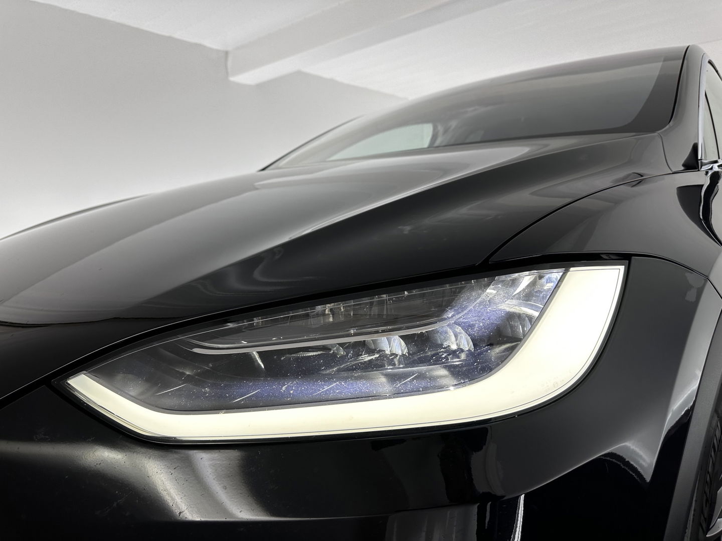 Tesla Model X 100D AWD [ 6-pers ] [ 3-Fase ] Aut. *PANO | AUTO-PILOT | TOWBAR | AIR-SUSPENSION | FULL-LED | NAPPA-SOFT-LEATHER | KEYLESS | APP.CONNECT | CRUISE | DAB | LANE-ASSIST | DIGI-COCKPIT | SURROUND-VIEW | COMFORT-SEATS | 20"ALU*