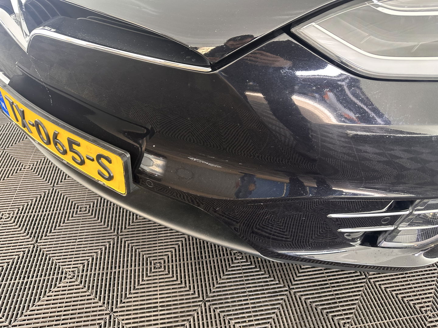 Tesla Model X 100D AWD [ 6-pers ] [ 3-Fase ] Aut. *PANO | AUTO-PILOT | TOWBAR | AIR-SUSPENSION | FULL-LED | NAPPA-SOFT-LEATHER | KEYLESS | APP.CONNECT | CRUISE | DAB | LANE-ASSIST | DIGI-COCKPIT | SURROUND-VIEW | COMFORT-SEATS | 20"ALU*