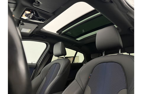 BMW 1-serie 118i M-Sport 141PK  Pano Carplay Sfeer Virtual LED Clima Camera Cruise Navi Memory-Seat PDC 17"LMV