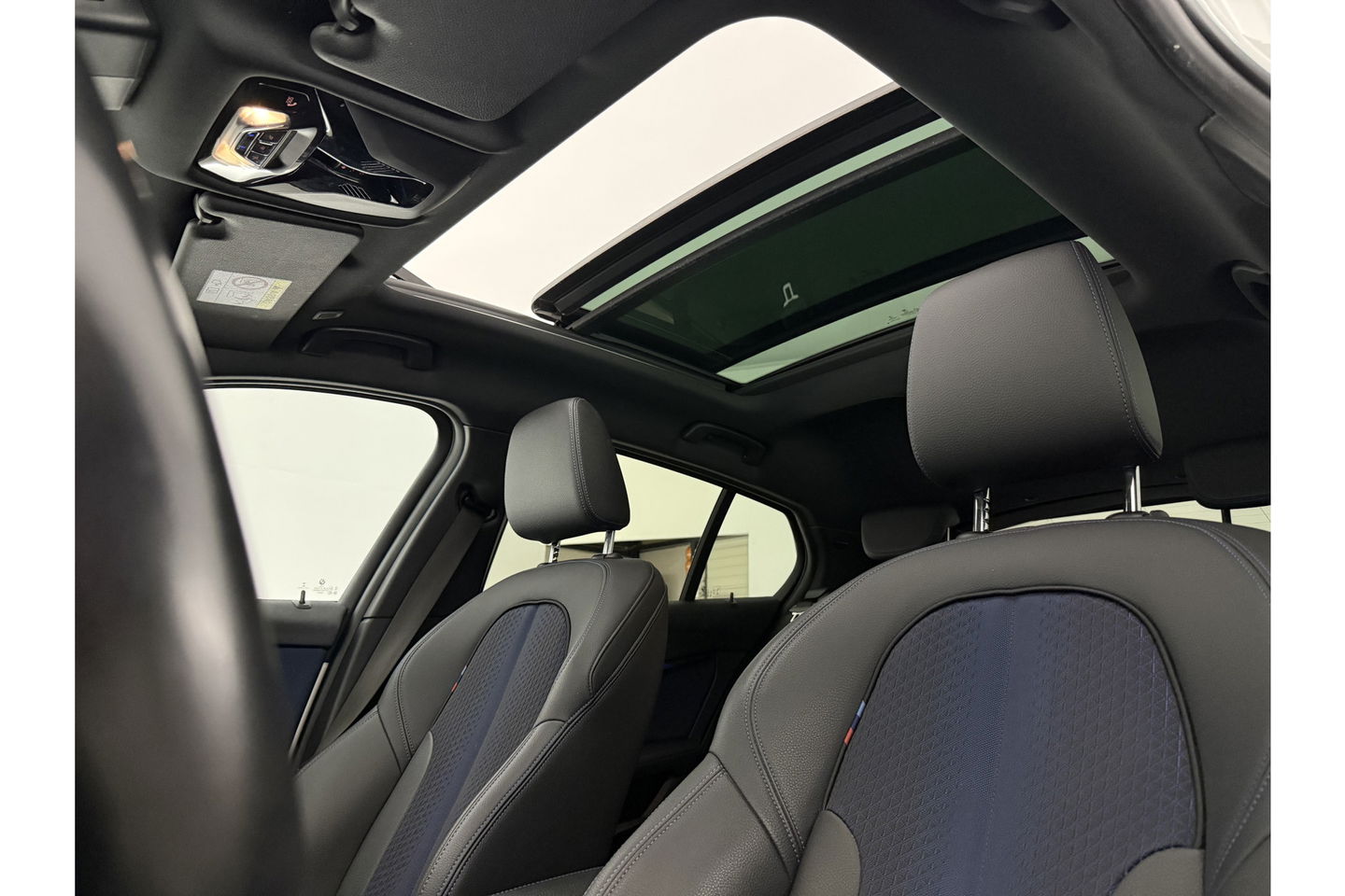 BMW 1-serie 118i M-Sport 141PK  Pano Carplay Sfeer Virtual LED Clima Camera Cruise Navi Memory-Seat PDC 17"LMV