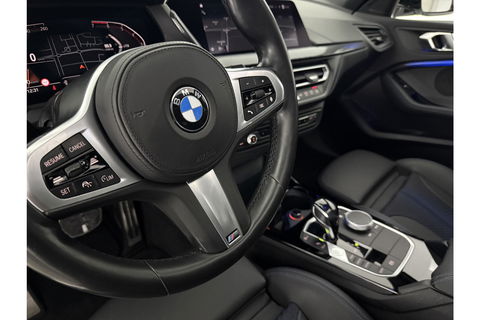 BMW 1-serie 118i M-Sport 141PK  Pano Carplay Sfeer Virtual LED Clima Camera Cruise Navi Memory-Seat PDC 17"LMV