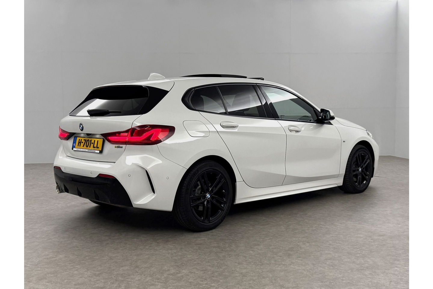 BMW 1-serie 118i M-Sport 141PK  Pano Carplay Sfeer Virtual LED Clima Camera Cruise Navi Memory-Seat PDC 17"LMV