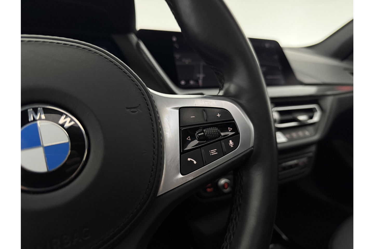 BMW 1-serie 118i M-Sport 141PK  Pano Carplay Sfeer Virtual LED Clima Camera Cruise Navi Memory-Seat PDC 17"LMV