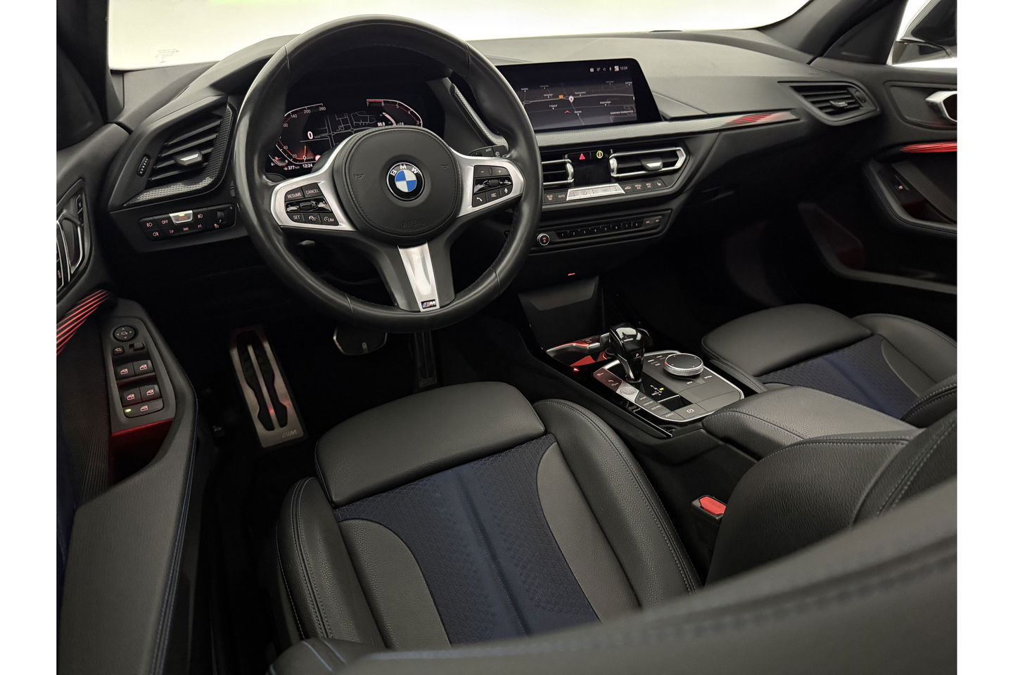 BMW 1-serie 118i M-Sport 141PK  Pano Carplay Sfeer Virtual LED Clima Camera Cruise Navi Memory-Seat PDC 17"LMV