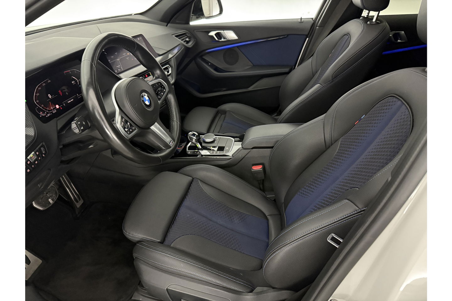 BMW 1-serie 118i M-Sport 141PK  Pano Carplay Sfeer Virtual LED Clima Camera Cruise Navi Memory-Seat PDC 17"LMV