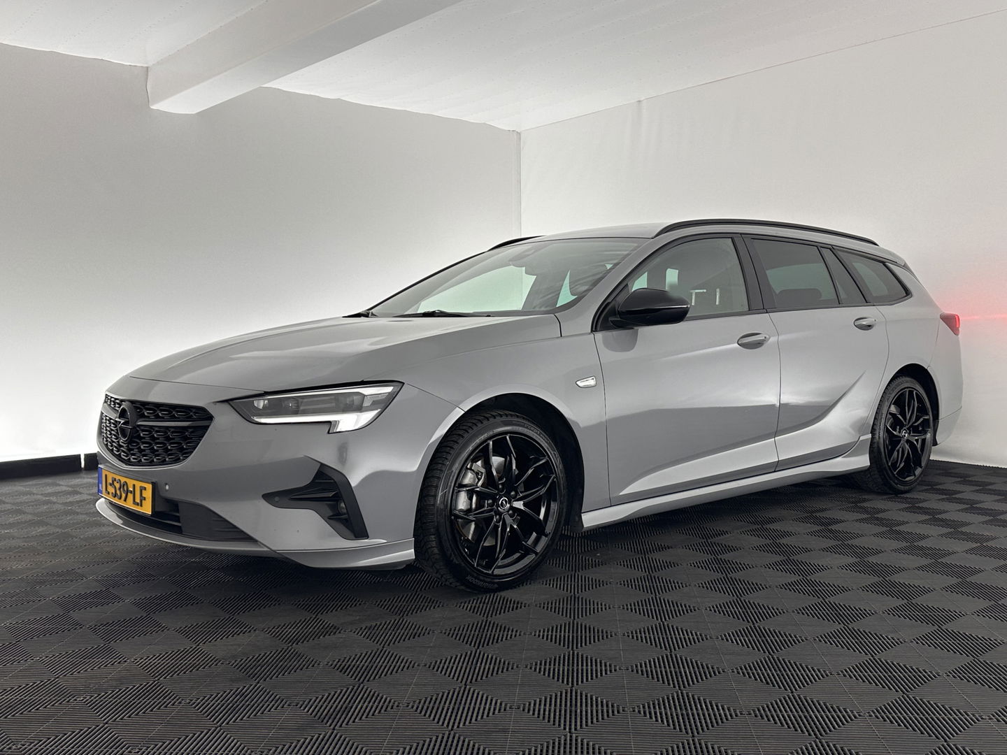 Opel Insignia Sports Tourer 2.0 Turbo GS-Sport-Line Aut. *FULL-LEATHER | BOSE-SOUND | HEAD-UP | ADAPT.CRUISE | FULL-LED | MEMORY-PACK | SPORT/HEATED/COOLED/MASSAGE-SEATS  | NAVI-FULLMAP | GREY-WRAPPED | KEYLESS | CAMERA | CARPLAY | LANE-ASSIST