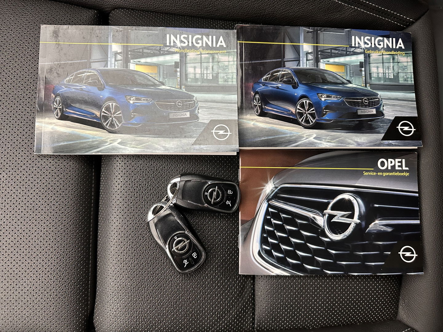 Opel Insignia Sports Tourer 2.0 Turbo GS-Sport-Line Aut. *FULL-LEATHER | BOSE-SOUND | HEAD-UP | ADAPT.CRUISE | FULL-LED | MEMORY-PACK | SPORT/HEATED/COOLED/MASSAGE-SEATS  | NAVI-FULLMAP | GREY-WRAPPED | KEYLESS | CAMERA | CARPLAY | LANE-ASSIST