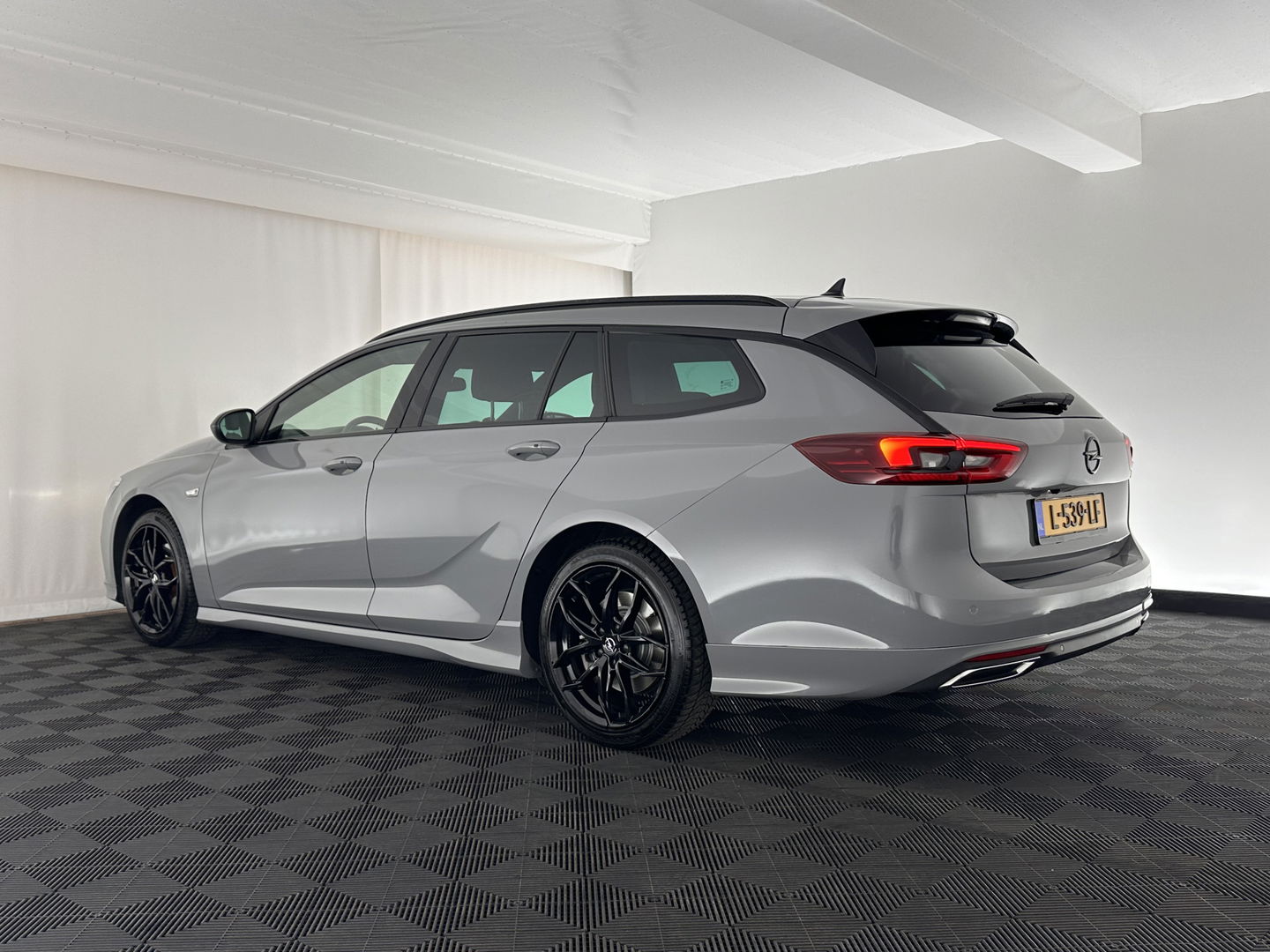 Opel Insignia Sports Tourer 2.0 Turbo GS-Sport-Line Aut. *FULL-LEATHER | BOSE-SOUND | HEAD-UP | ADAPT.CRUISE | FULL-LED | MEMORY-PACK | SPORT/HEATED/COOLED/MASSAGE-SEATS  | NAVI-FULLMAP | GREY-WRAPPED | KEYLESS | CAMERA | CARPLAY | LANE-ASSIST