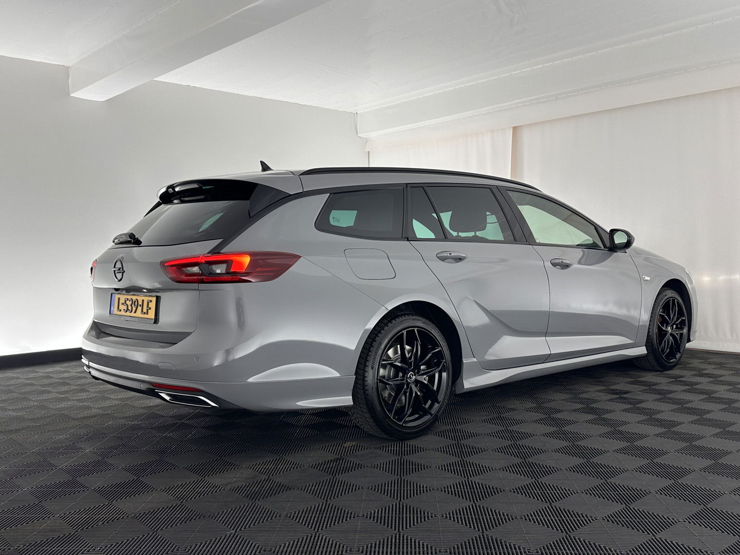 Opel Insignia Sports Tourer 2.0 Turbo GS-Sport-Line Aut. *FULL-LEATHER | BOSE-SOUND | HEAD-UP | ADAPT.CRUISE | FULL-LED | MEMORY-PACK | SPORT/HEATED/COOLED/MASSAGE-SEATS  | NAVI-FULLMAP | GREY-WRAPPED | KEYLESS | CAMERA | CARPLAY | LANE-ASSIST