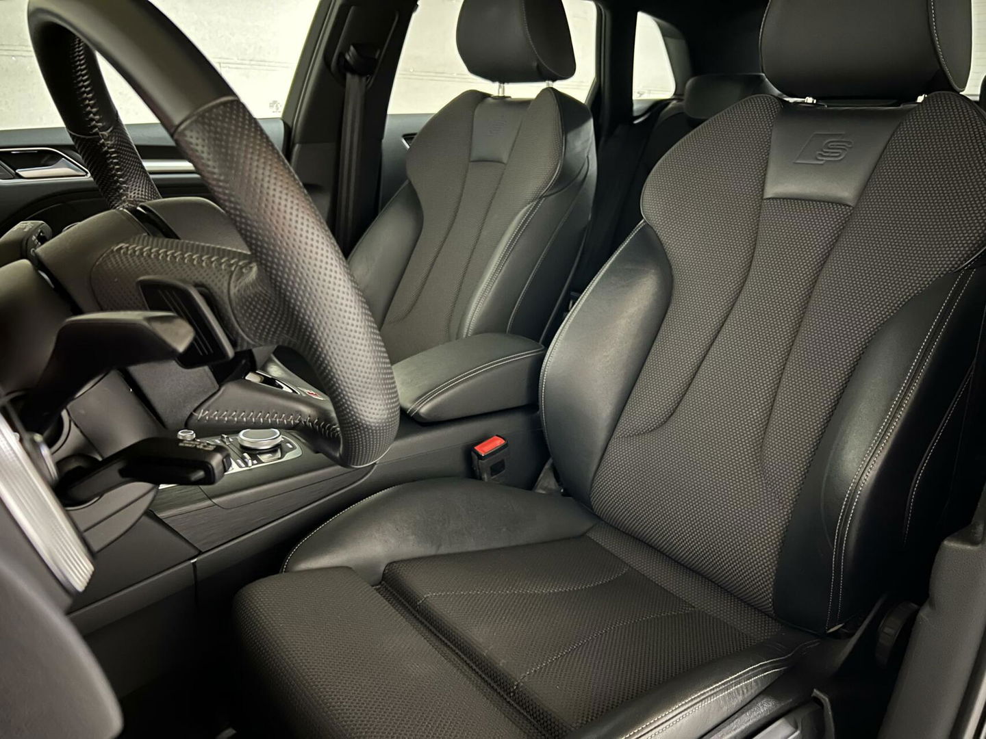 Audi A3 Sportback 35 TFSI 150PK S-Line Black Edition Virtual
