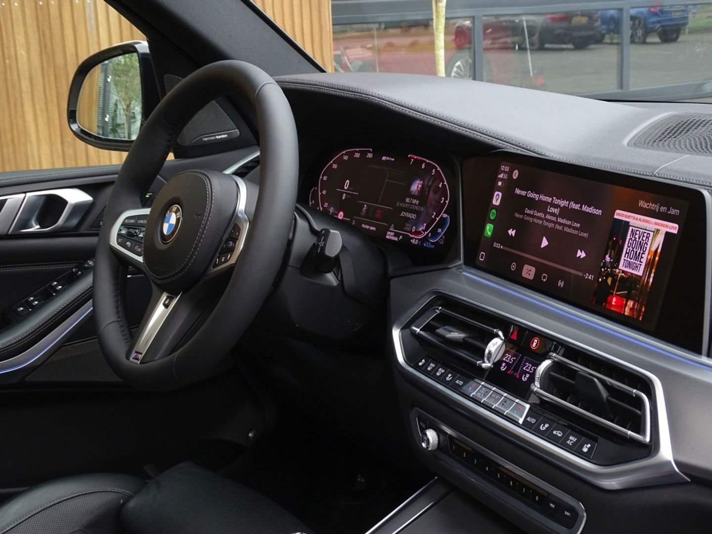 BMW X5 45e 394PK / M-Sport / Skylounge / Harman Kardon / LED