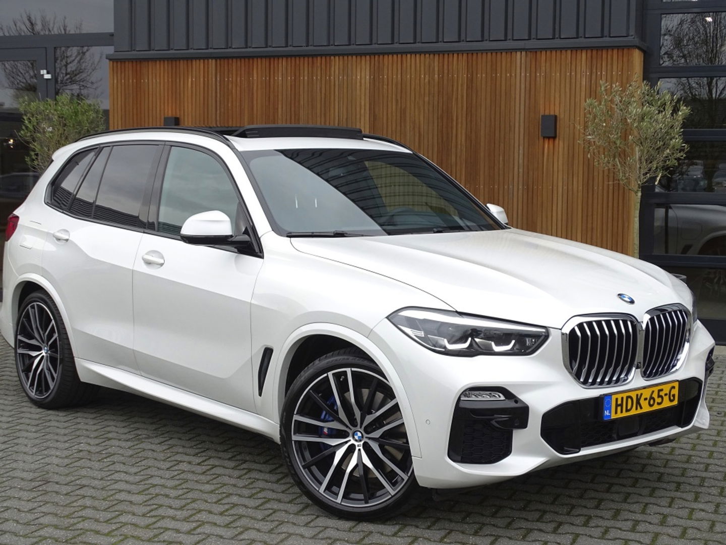 BMW X5 45e 394PK / M-Sport / Skylounge / Harman Kardon / LED