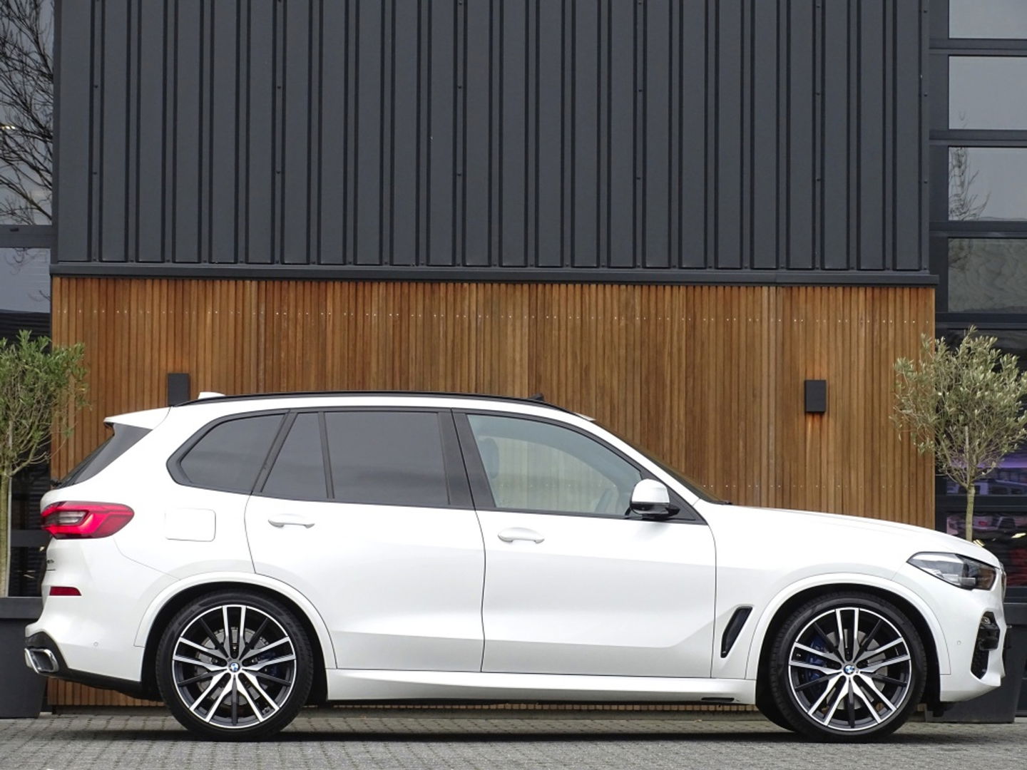 BMW X5 45e 394PK / M-Sport / Skylounge / Harman Kardon / LED