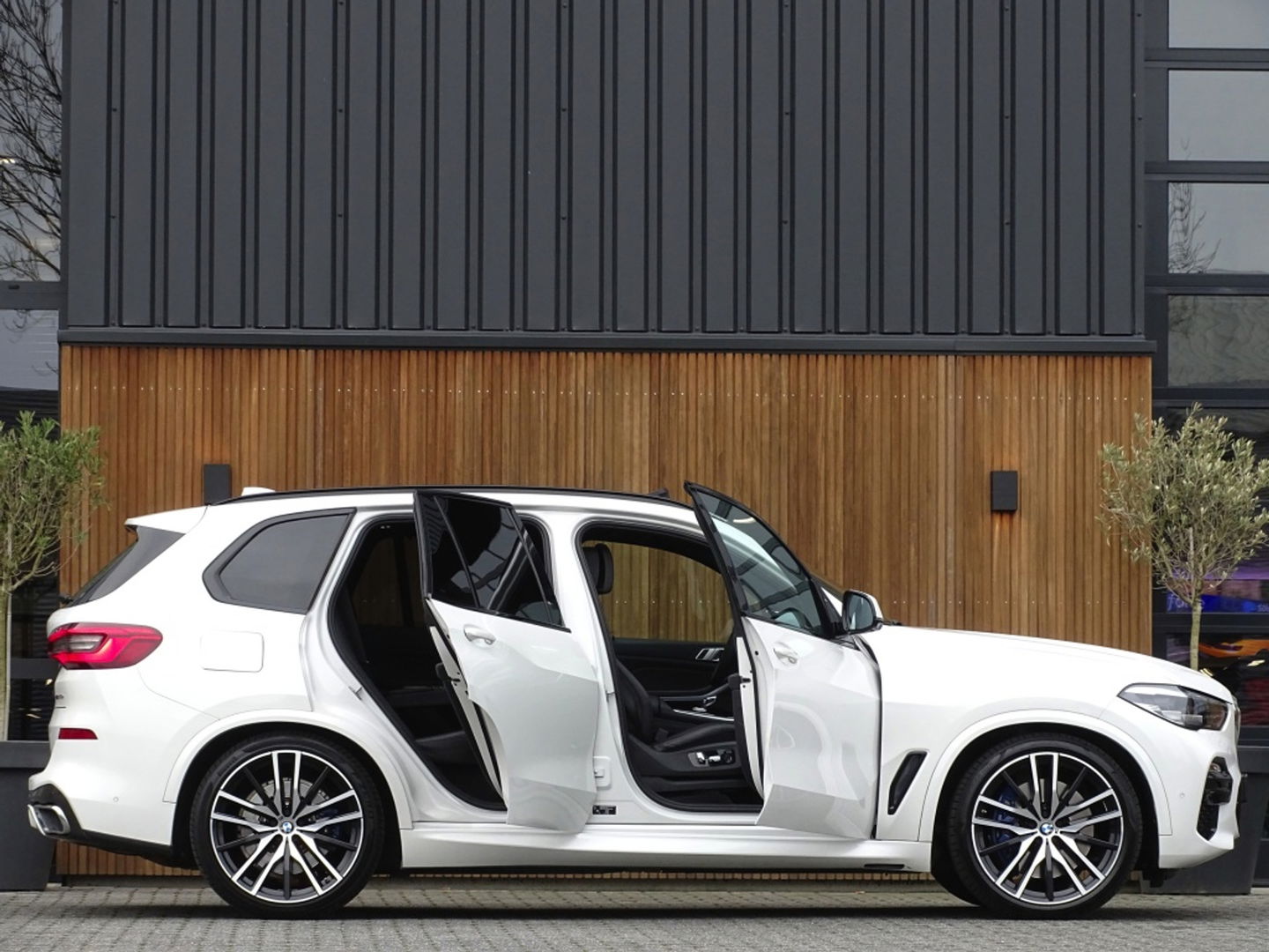 BMW X5 45e 394PK / M-Sport / Skylounge / Harman Kardon / LED