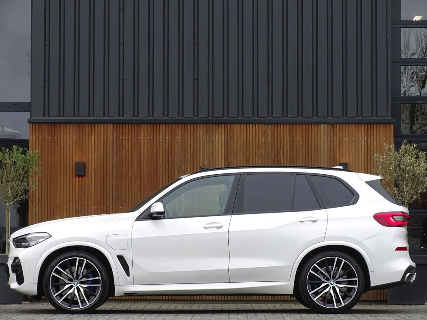 BMW X5 45e 394PK / M-Sport / Skylounge / Harman Kardon / LED
