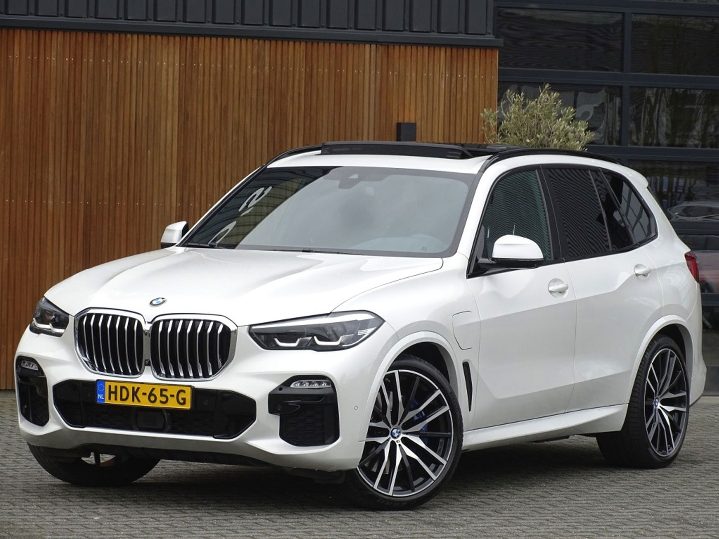 BMW X5 45e 394PK / M-Sport / Skylounge / Harman Kardon / LED