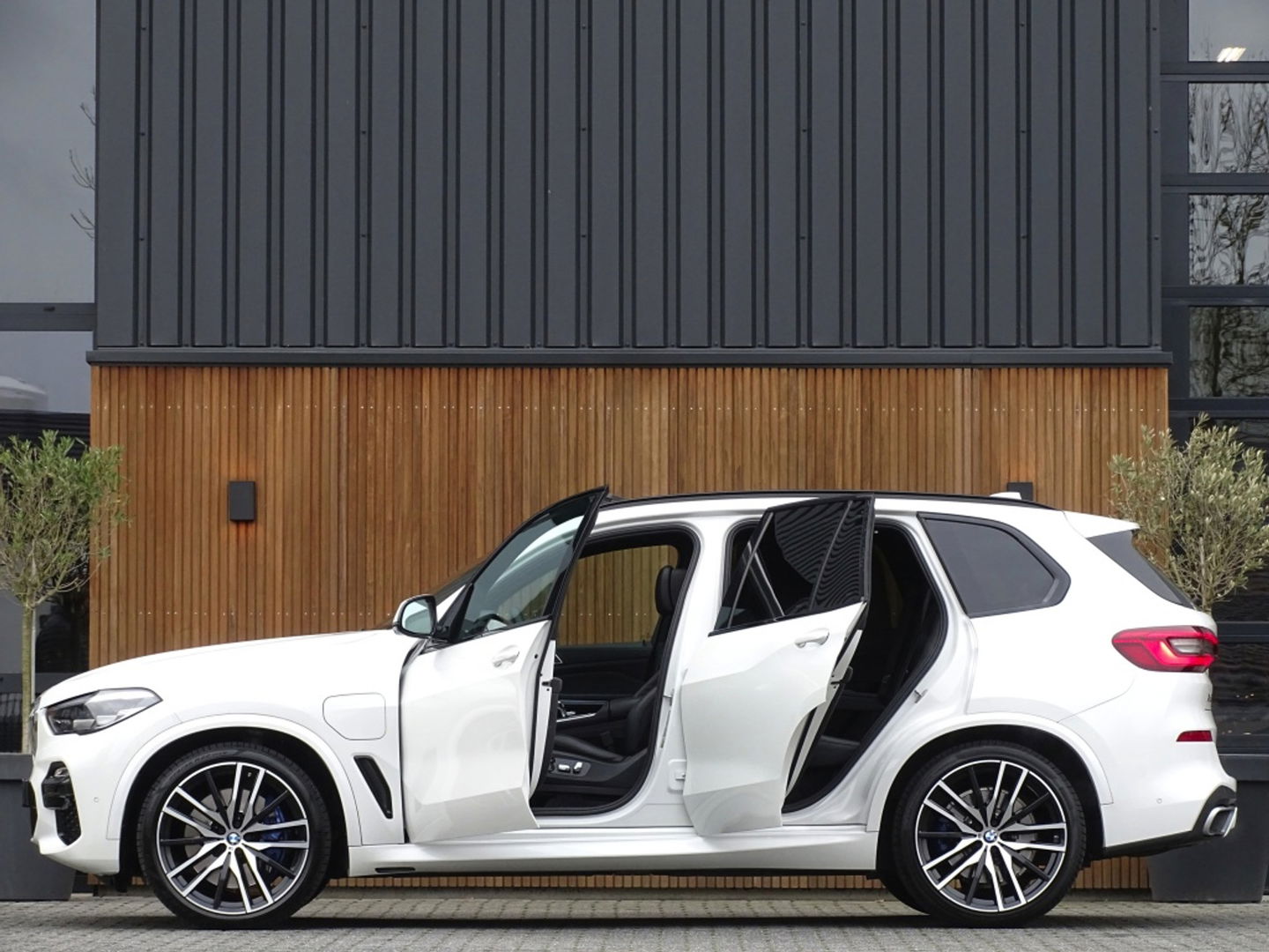 BMW X5 45e 394PK / M-Sport / Skylounge / Harman Kardon / LED