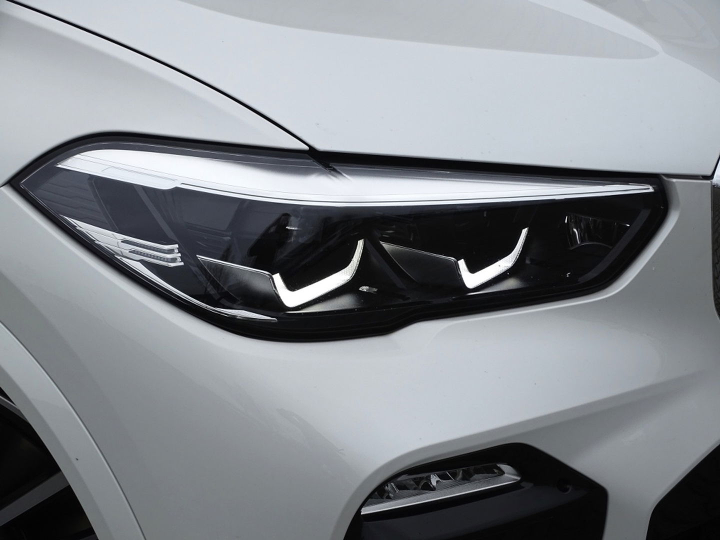BMW X5 45e 394PK / M-Sport / Skylounge / Harman Kardon / LED