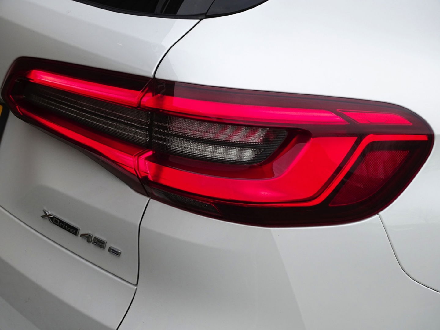 BMW X5 45e 394PK / M-Sport / Skylounge / Harman Kardon / LED