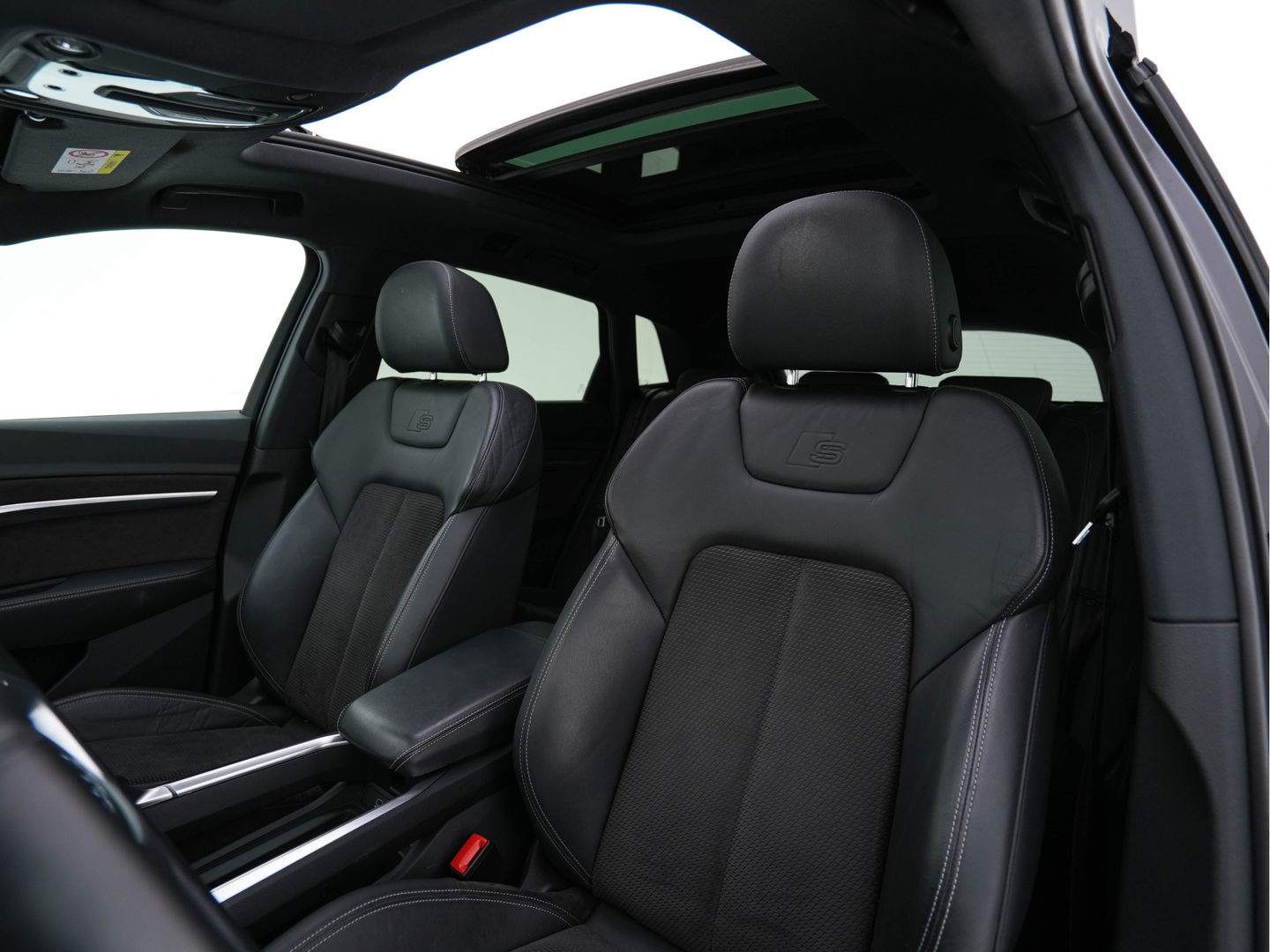 Audi e-tron 50 Quattro S-Line-Edition 71 kWh [ 3-Fase ] (INCL-BTW) *PANO | LEATHER-ALCANTARA | DIGI-COCKPIT | FULL-LED | ADAPTIVE-CRUISE | MEMORY-PACK | SPORT-SEATS | AIR-SUSPENSION | NAVI-FULLMAP | HEATED-SEATS | DAB | SHIFT-PADDLES |  21''ALU*