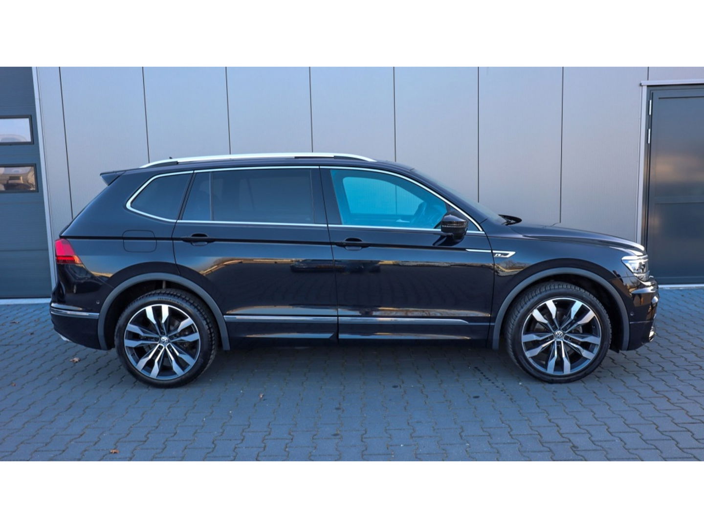 Volkswagen Tiguan Allspace 1.5 TSI HL Bus. R. | 3X R-Line | Trekhaak | Pano VERKOCHT