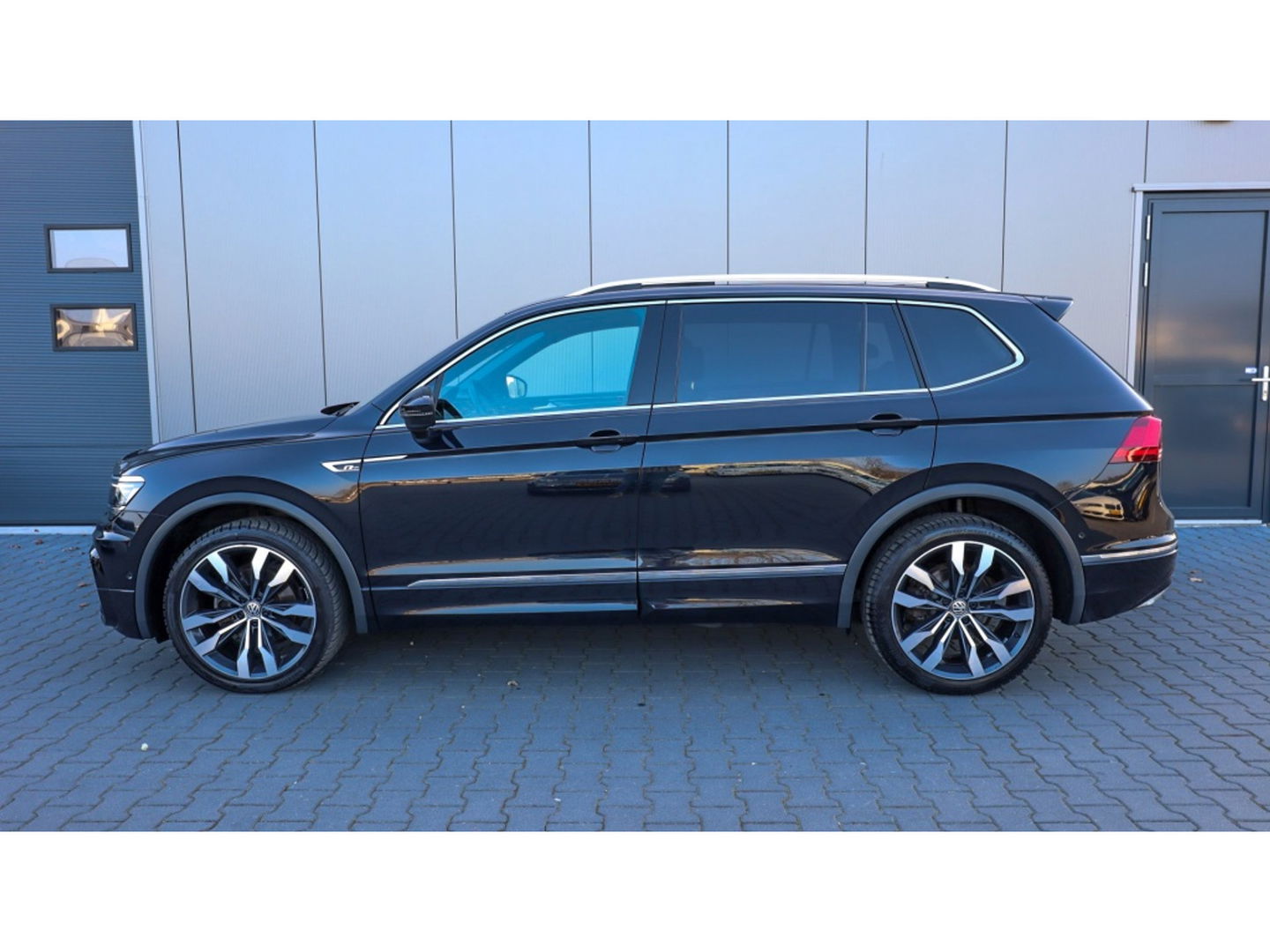 Volkswagen Tiguan Allspace 1.5 TSI HL Bus. R. | 3X R-Line | Trekhaak | Pano VERKOCHT