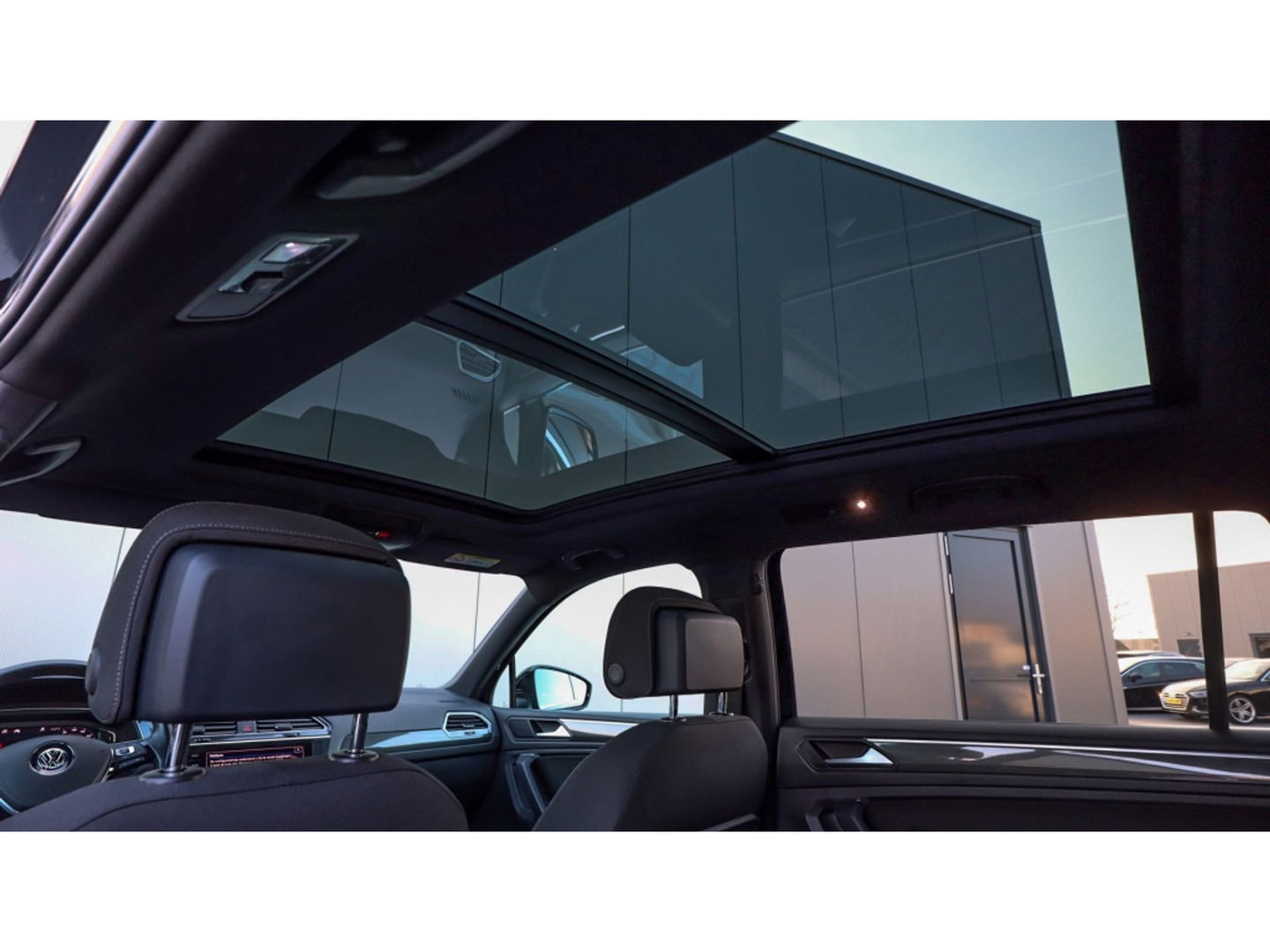 Volkswagen Tiguan Allspace 1.5 TSI HL Bus. R. | 3X R-Line | Trekhaak | Pano VERKOCHT