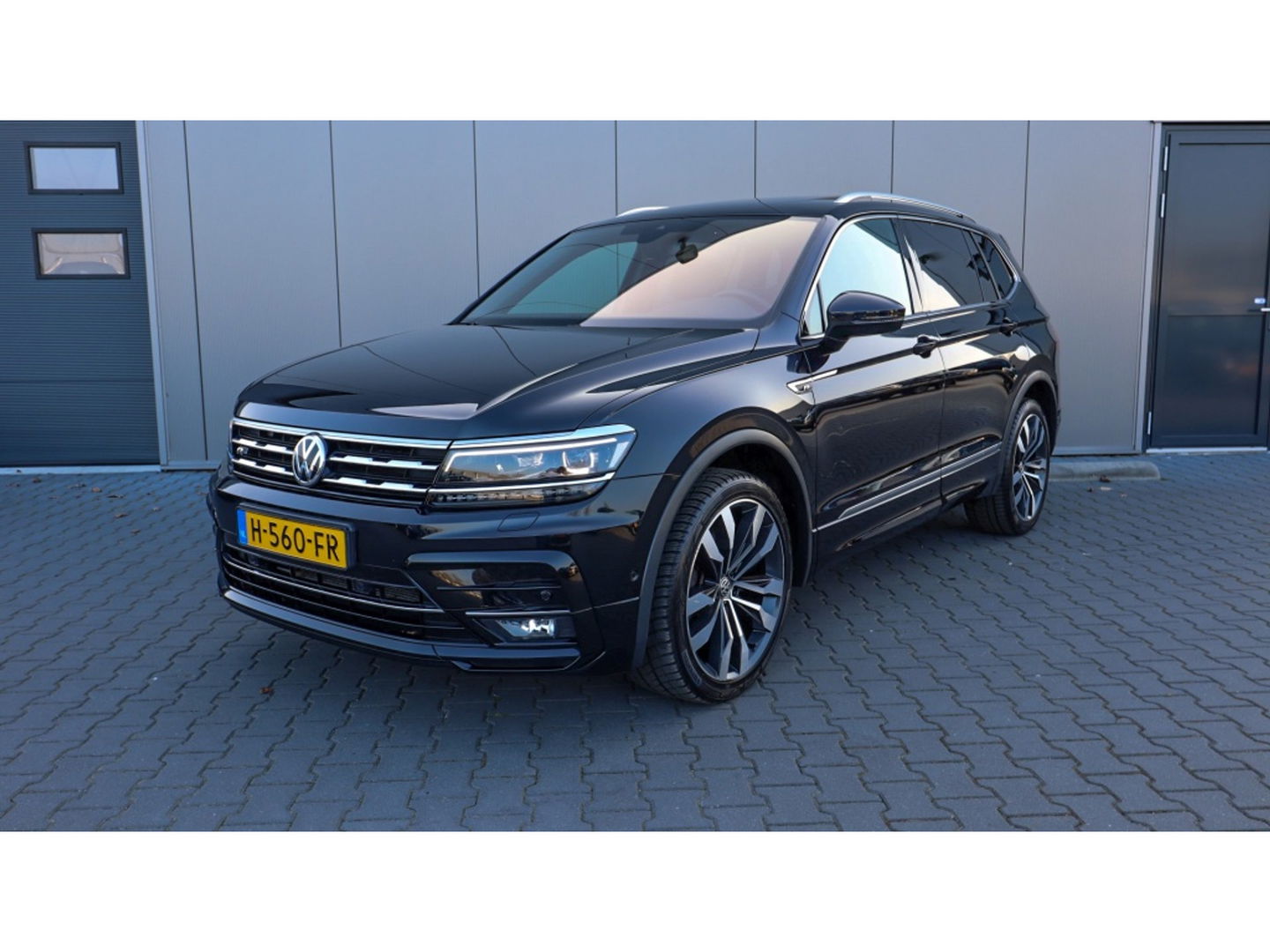 Volkswagen Tiguan Allspace 1.5 TSI HL Bus. R. | 3X R-Line | Trekhaak | Pano VERKOCHT