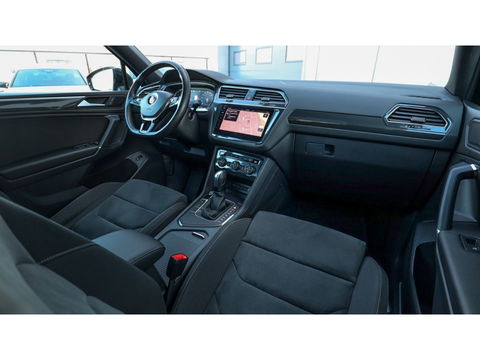 Volkswagen Tiguan Allspace 1.5 TSI HL Bus. R. | 3X R-Line | Trekhaak | Pano VERKOCHT