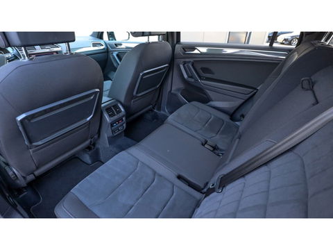 Volkswagen Tiguan Allspace 1.5 TSI HL Bus. R. | 3X R-Line | Trekhaak | Pano VERKOCHT