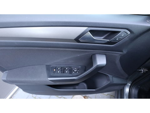 Volkswagen T-Roc 1.5 TSI Sport | Led Koplampen | Apple Android | Adaptief cruise