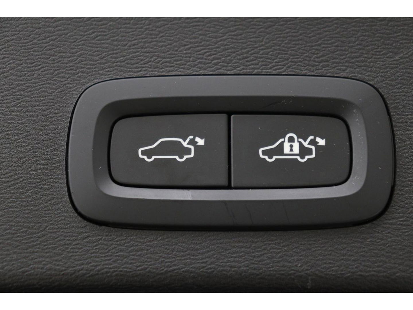 Volvo XC40 1.5 T2 Business Pro | Adaptive cruise | Stoel & stuurverwarming | Carplay | Camera | Navigatie | Full LED | Dodehoek detectie | Keyless | Climate control | PDC | Bluetooth